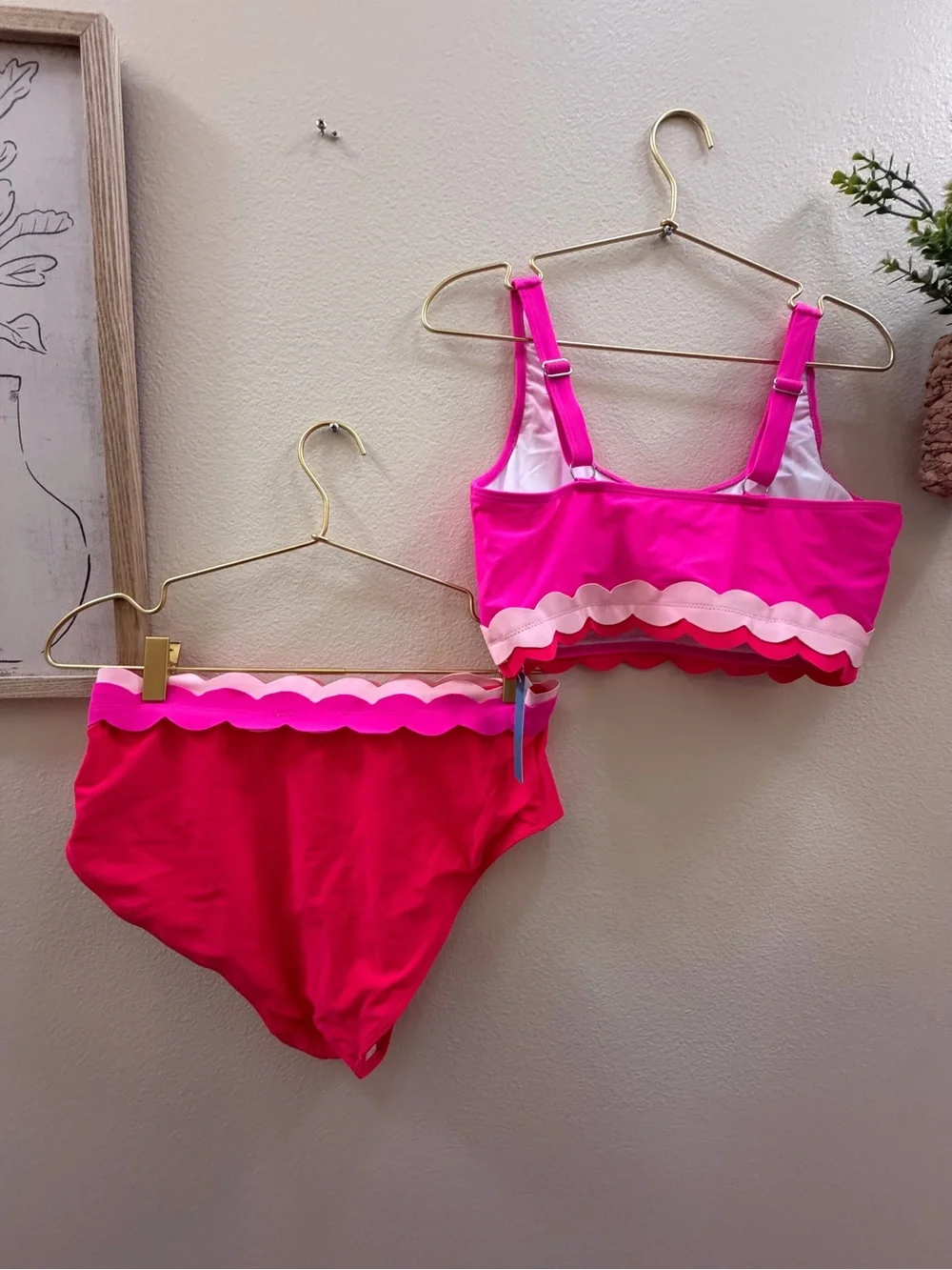 Bright Scalloped Two-Piece Bikini Set in Neon Pink